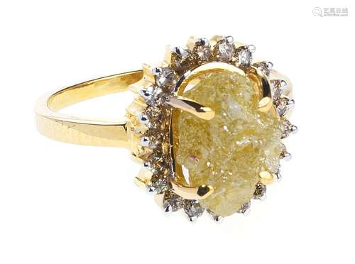 *Bague sertie d'un diamant jaune brut