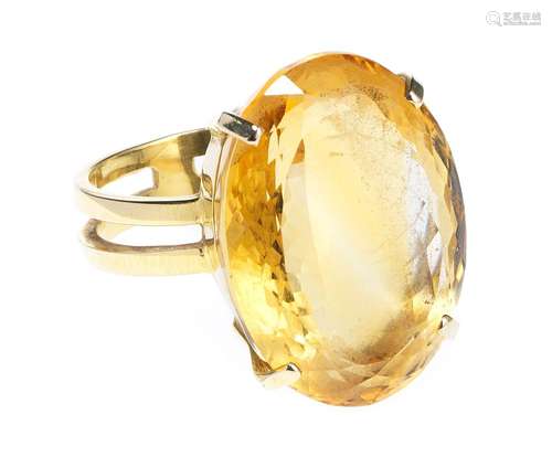 Bague sertie d'une citrine taille oval