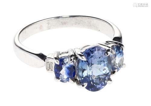 *Bague sertie d'une tanzanite taille o