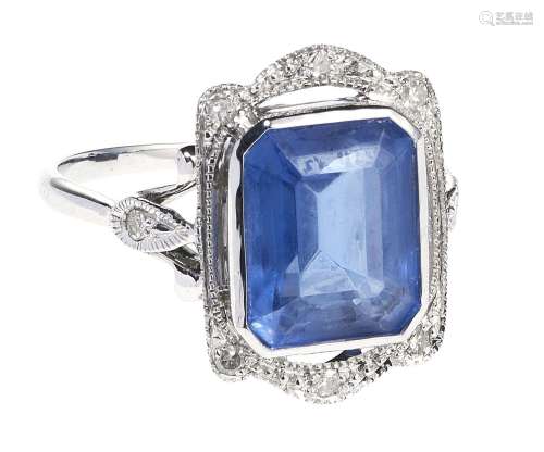 *Bague sertie d'une tanzanite taille r