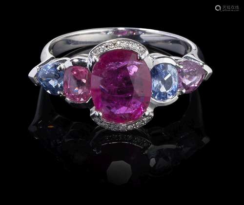 *Bague sertie d'un rubis du Siam taill