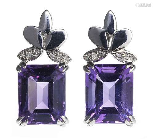 *Boucles d'oreilles serties d'améthyst