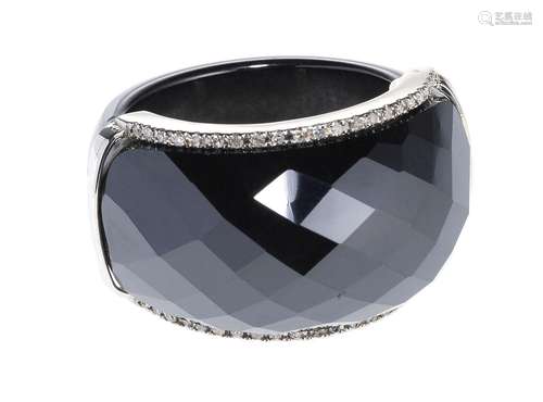 *Bague en onyx facetté rehaussé de deu