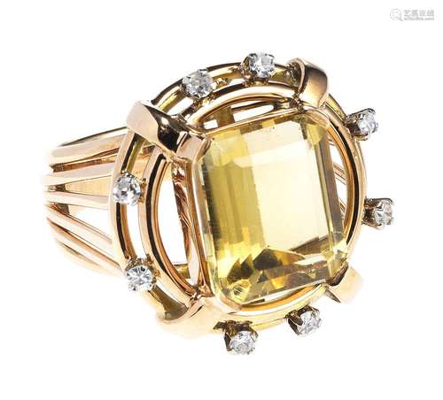 Bague sertie d'une citrine taille rect