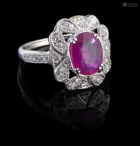 *Bague sertie d'un rubis taille ovale