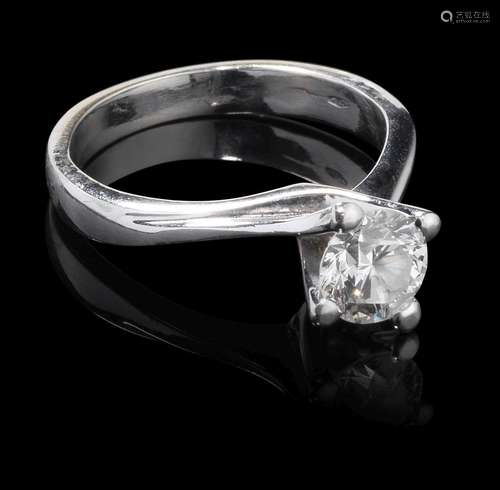 Bague solitaire sertie d'un diamant (e