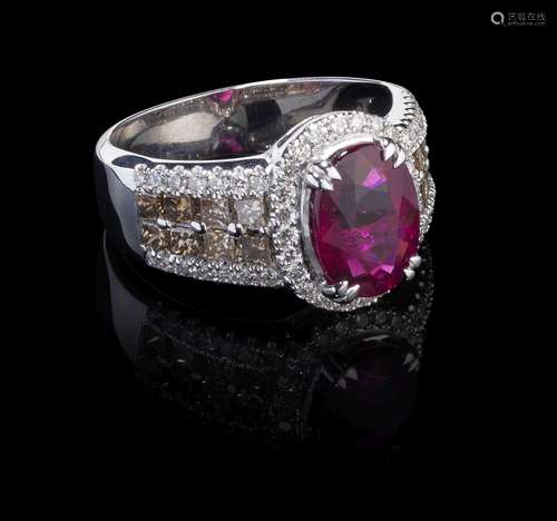 *Bague sertie d'une rubellite taille o