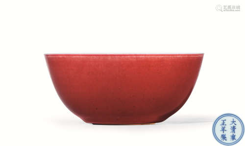 清雍正 霁红釉卧足碗