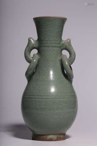 Ming Dynasty, Longquan ring ear bottle