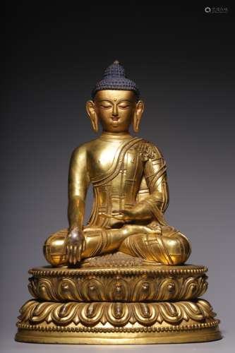 Sitting bronze gilt statue of Sakyamuni in Qing Dynasty