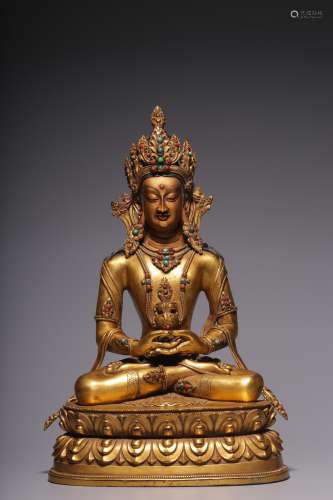 In the Qing Dynasty, a sitting statue of longevity Buddha in...