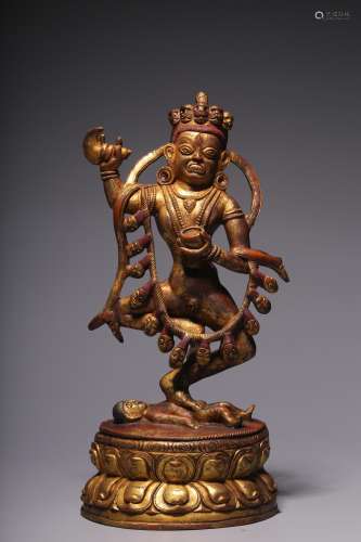In the Qing Dynasty, a bronze gilt statue of a king Kong