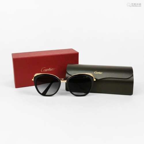 Cartier, paire de lunettes de soleil<br />
Acé