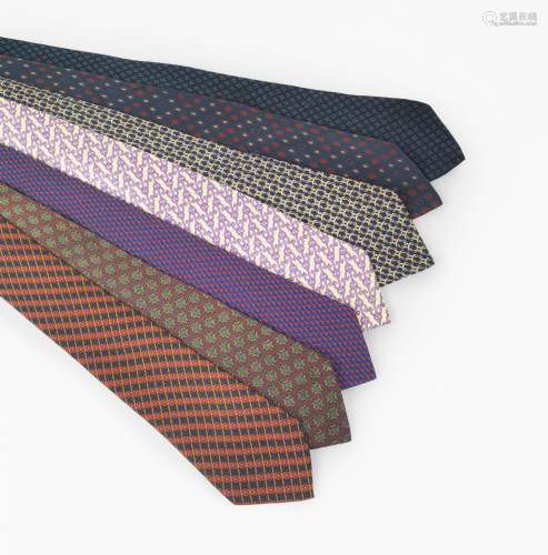 Hermès, lot de cinq cravates<br />
Soie à mo