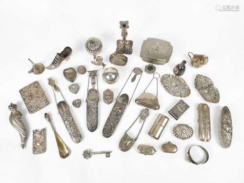 Lot d'objets de vertu, principalement An