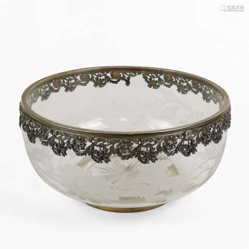 Coupe<br />
Cristal, monture argent, D 22 cm