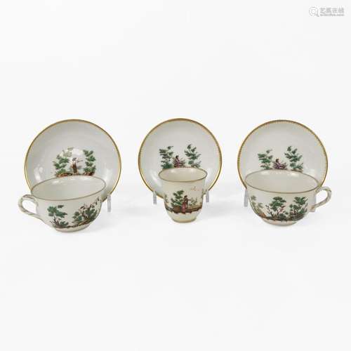 Suite de six tasses à thé et six tasse