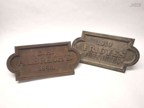 Deux plaques de rue "E.H. Albrecht 1848"