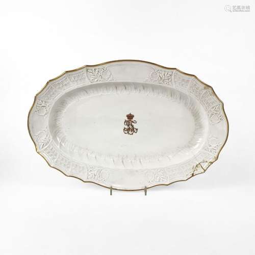 Plat chiffré<br />
Pirkenhammer, porcelaine,