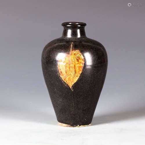 Double leaf black glaze plum vase