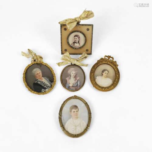 Collection de 5 miniatures (<br />
XIXe-XX s )<br />
En part...