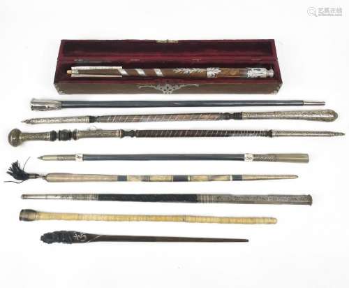 Collection de neuf baguettes et petits sceptres<br />
Bois e...