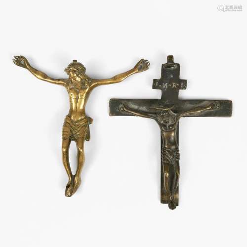 Deux crucifix