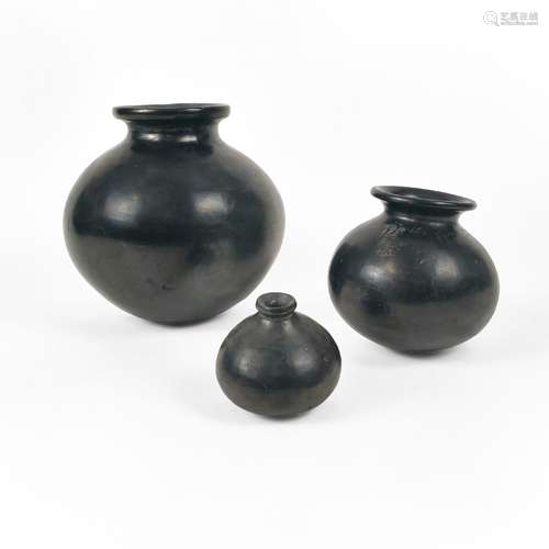 Doña Rosa (1900-1980)<br />
Suite de trois vases