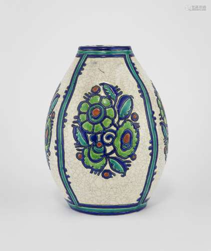 Charles Catteau (1880-1966) pour Bloch<br />
Vase