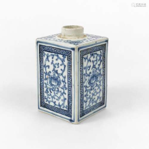 Flacon à thé carré, Chine, dynastie Qing (1644-1912)<br />
P...