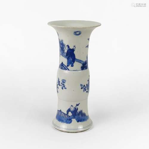 Vase Gu, Chine, dynastie Quing (1644-1912)<br />
Porcelaine ...