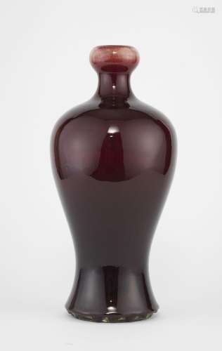 Vase balustre, Chine XIXe s <br />
Porcelaine émaillée rouge...