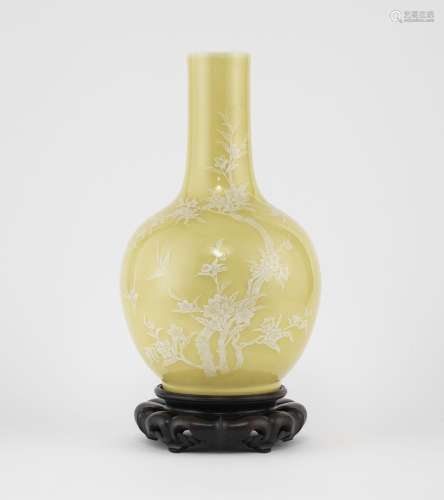 Vase, Chine circa 1900 <br />
Porcelaine émaillée blanc sur ...