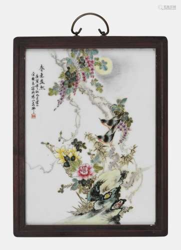 Deux plaques à décor de poèmes et oiseaux, Chine<br />
Porce...