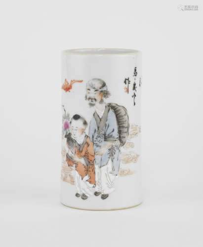 Vase rouleau, Chine, époque République<br />
Porcelaine émai...