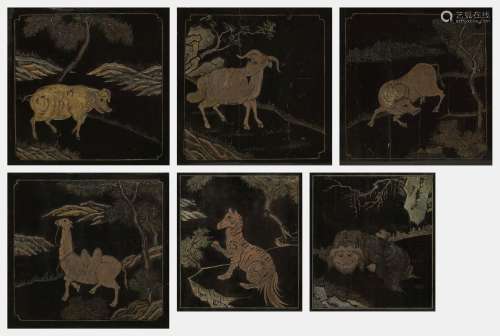 Suite de six panneaux en laque à décor d'animaux, Chine, XIX...
