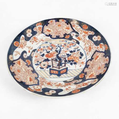 Plat Imari, Japon, XIXe s<br />
Porcelaine émaillée bleu rou...
