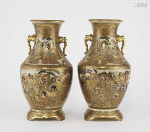 Paire de vases à anses, Satsuma, Japon, circa 1900<br />
Cér...