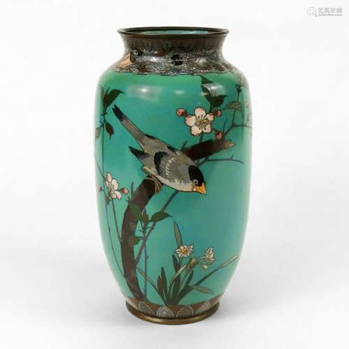 Vase en cloisonné, Japon, début XXe s<br />
Cuivre et émaux ...