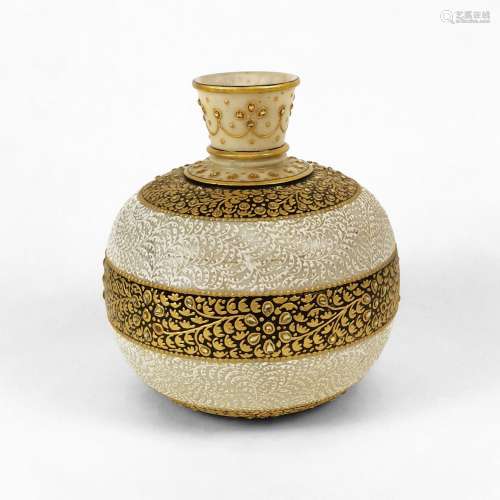 Vase, Jaipur Inde, XXe s<br />
Albâtre sculpté et doré, H 23...