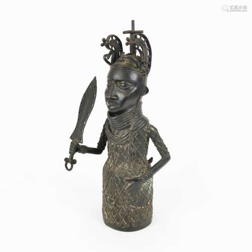 Statuette figurant un guerrier, (Bénin)<br />
Bronze, H 55 c...