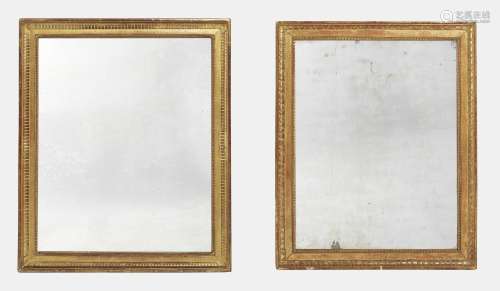 Deux miroirs d'époque Louis XVI<br />
Bois sculpté et doré à...