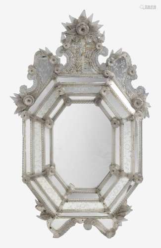 Miroir vénitien, fin XIXe s<br />
Verre, 133x85 cm