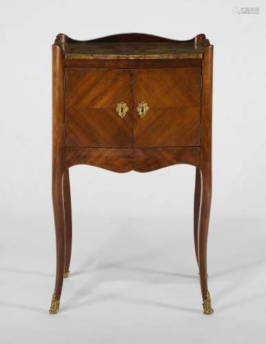 Petite table de salon d'époque Louis XV<br />
Deux vantaux, ...