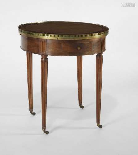 Table bouillotte d'époque Louis XVI<br />
Acajou, avec son b...