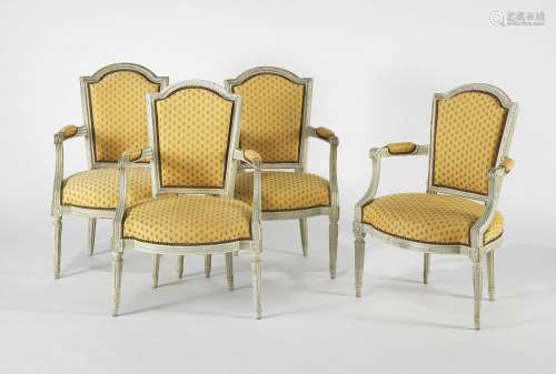 Quatre fauteuils d'époque Louis XVI<br />
Dossier chapeau de...