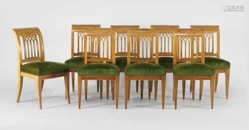 Suite de huit chaises d'époque Restauration<br />
Bois fruit...