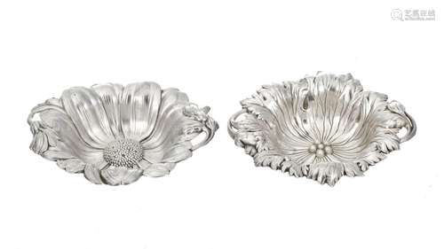 Paire de coupelles fleur en argent Sterling, XXe s., long. 8...