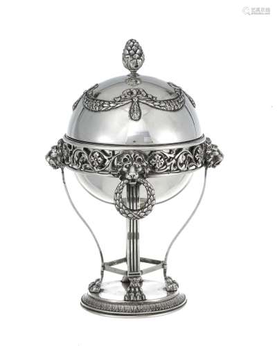 Sucrier boule quadripode en argent 800, Italie, XXe s., à ri...