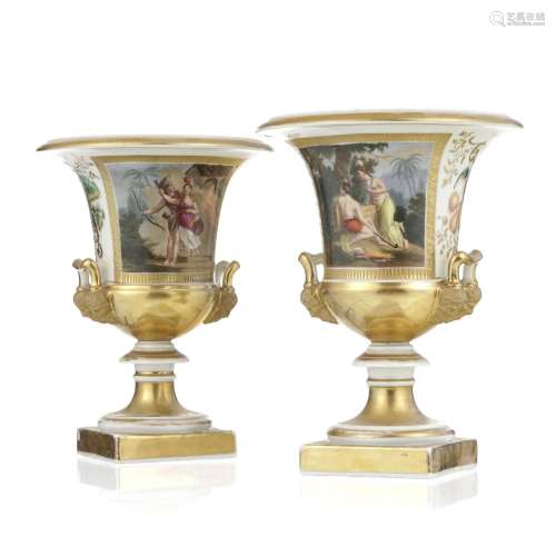 Paire de vases en porcelaine de Paris, XIXe s., à décor poly...